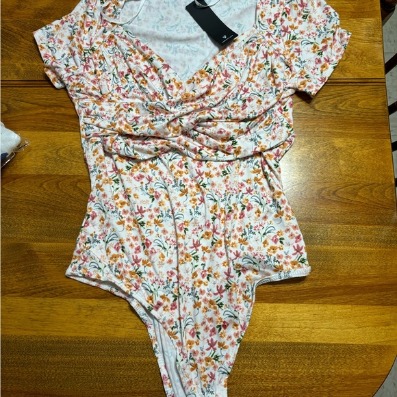 Floral bodysuit from Lulus - Picture 4 of 4